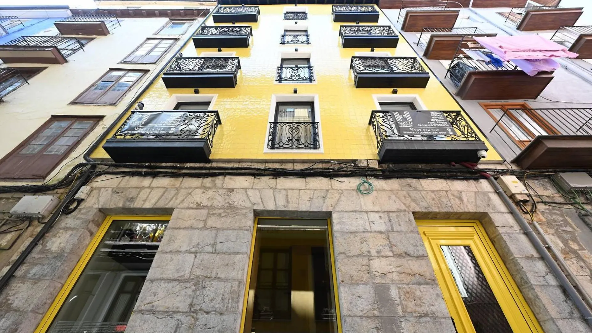 Lemon Suites Santander contacts